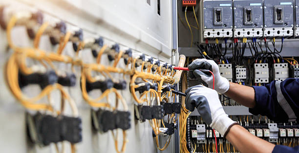 Professional Electrician technician working in Vista Center, NJ